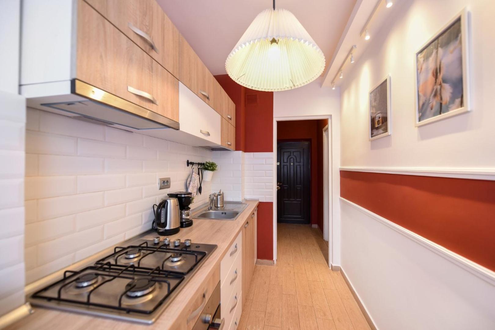 Downtown Oasis: Central Apartments With Cozy Charm Bucharest Room photo