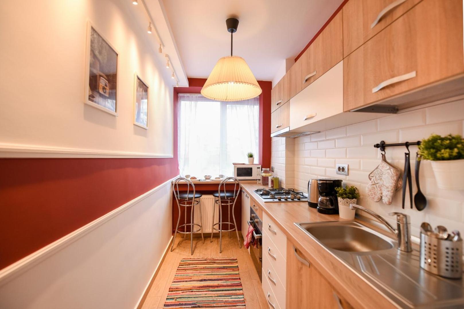 Downtown Oasis: Central Apartments With Cozy Charm Bucharest Room photo
